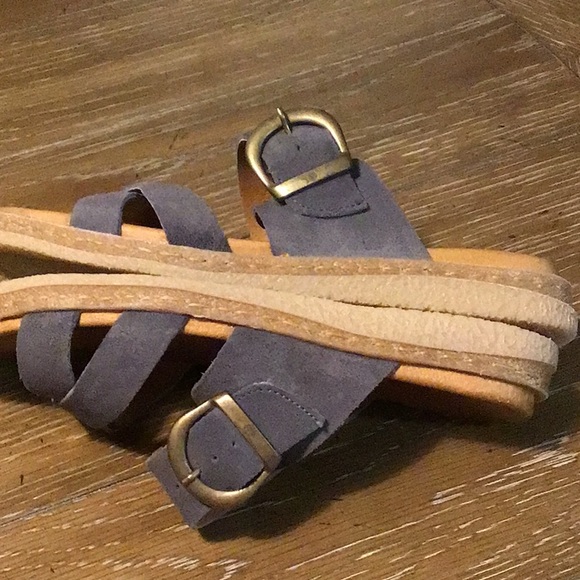 Born “Caite” Distressed Leather Sandals - Picture 12 of 12